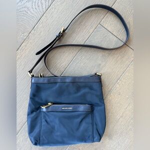 LIKE NEW Michael Kors Morgan Navy Messenger Bag